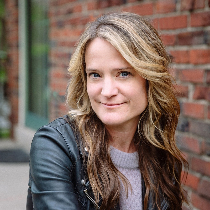 Sara Shepard of Pretty Little Liars